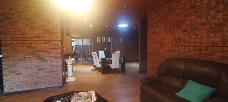 4 Bedroom Property for Sale in Flamingo Park Free State